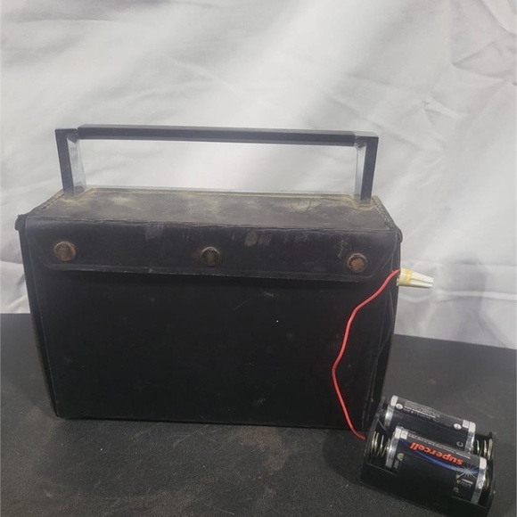 Black Portable Transistor Radio - Picture 5 of 5